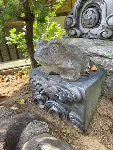 横浜御嶽神社の像