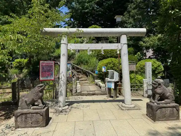 鳩森八幡神社の{uncategorized: "未分類", other: "その他", undefined: "問題あり", building: "その他建物", grave: "お墓", sacred_gate: "鳥居", guardian: "狛犬", statue: "像", buddha: "仏像", history: "歴史", nature: "自然", garden: "庭園", animal: "動物", pagoda: "塔", temizu: "手水舎", mountain_gate: "山門・神門", sanctuary: "本殿・本堂", subordinate: "末社・摂社", art: "芸術", scenery: "景色", jizo: "地蔵", ema: "絵馬", goshuin: "御朱印", omikuji: "おみくじ", items: "授与品その他", amulet: "お守り", goshuincho: "御朱印帳", eats: "食事", festival: "お祭り", votive_dance: "神楽", shichigosan: "七五三参", wedding: "結婚式", experience: "体験その他", initially: "初詣", around: "周辺", anti_infection: "感染症対策"}