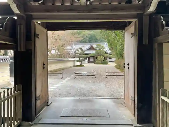 円照寺の山門・神門
