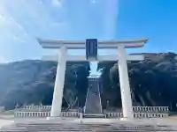 大洗磯前神社の{uncategorized: "未分類", other: "その他", undefined: "問題あり", building: "その他建物", grave: "お墓", sacred_gate: "鳥居", guardian: "狛犬", statue: "像", buddha: "仏像", history: "歴史", nature: "自然", garden: "庭園", animal: "動物", pagoda: "塔", temizu: "手水舎", mountain_gate: "山門・神門", sanctuary: "本殿・本堂", subordinate: "末社・摂社", art: "芸術", scenery: "景色", jizo: "地蔵", ema: "絵馬", goshuin: "御朱印", omikuji: "おみくじ", items: "授与品その他", amulet: "お守り", goshuincho: "御朱印帳", eats: "食事", festival: "お祭り", votive_dance: "神楽", shichigosan: "七五三参", wedding: "結婚式", experience: "体験その他", initially: "初詣", around: "周辺", anti_infection: "感染症対策"}