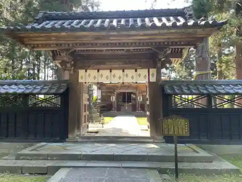 守りの神　藤基神社の{uncategorized: "未分類", other: "その他", undefined: "問題あり", building: "その他建物", grave: "お墓", sacred_gate: "鳥居", guardian: "狛犬", statue: "像", buddha: "仏像", history: "歴史", nature: "自然", garden: "庭園", animal: "動物", pagoda: "塔", temizu: "手水舎", mountain_gate: "山門・神門", sanctuary: "本殿・本堂", subordinate: "末社・摂社", art: "芸術", scenery: "景色", jizo: "地蔵", ema: "絵馬", goshuin: "御朱印", omikuji: "おみくじ", items: "授与品その他", amulet: "お守り", goshuincho: "御朱印帳", eats: "食事", festival: "お祭り", votive_dance: "神楽", shichigosan: "七五三参", wedding: "結婚式", experience: "体験その他", initially: "初詣", around: "周辺", anti_infection: "感染症対策"}