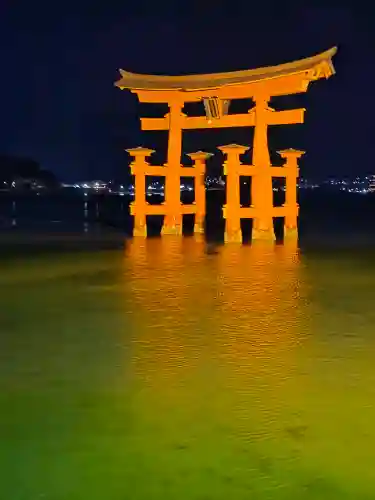 厳島神社の{uncategorized: "未分類", other: "その他", undefined: "問題あり", building: "その他建物", grave: "お墓", sacred_gate: "鳥居", guardian: "狛犬", statue: "像", buddha: "仏像", history: "歴史", nature: "自然", garden: "庭園", animal: "動物", pagoda: "塔", temizu: "手水舎", mountain_gate: "山門・神門", sanctuary: "本殿・本堂", subordinate: "末社・摂社", art: "芸術", scenery: "景色", jizo: "地蔵", ema: "絵馬", goshuin: "御朱印", omikuji: "おみくじ", items: "授与品その他", amulet: "お守り", goshuincho: "御朱印帳", eats: "食事", festival: "お祭り", votive_dance: "神楽", shichigosan: "七五三参", wedding: "結婚式", experience: "体験その他", initially: "初詣", around: "周辺", anti_infection: "感染症対策"}