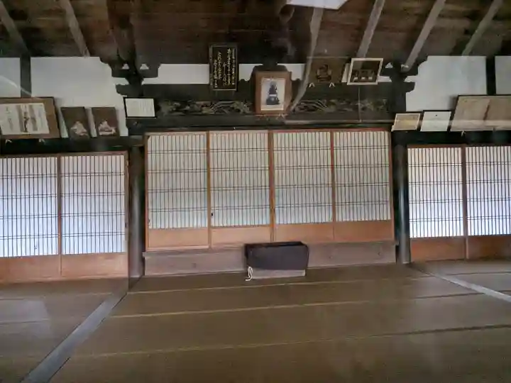 赤人寺の{uncategorized: "未分類", other: "その他", undefined: "問題あり", building: "その他建物", grave: "お墓", sacred_gate: "鳥居", guardian: "狛犬", statue: "像", buddha: "仏像", history: "歴史", nature: "自然", garden: "庭園", animal: "動物", pagoda: "塔", temizu: "手水舎", mountain_gate: "山門・神門", sanctuary: "本殿・本堂", subordinate: "末社・摂社", art: "芸術", scenery: "景色", jizo: "地蔵", ema: "絵馬", goshuin: "御朱印", omikuji: "おみくじ", items: "授与品その他", amulet: "お守り", goshuincho: "御朱印帳", eats: "食事", festival: "お祭り", votive_dance: "神楽", shichigosan: "七五三参", wedding: "結婚式", experience: "体験その他", initially: "初詣", around: "周辺", anti_infection: "感染症対策"}