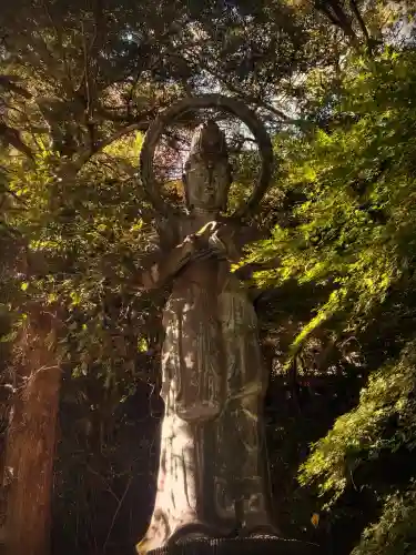 弥谷寺の{uncategorized: "未分類", other: "その他", undefined: "問題あり", building: "その他建物", grave: "お墓", sacred_gate: "鳥居", guardian: "狛犬", statue: "像", buddha: "仏像", history: "歴史", nature: "自然", garden: "庭園", animal: "動物", pagoda: "塔", temizu: "手水舎", mountain_gate: "山門・神門", sanctuary: "本殿・本堂", subordinate: "末社・摂社", art: "芸術", scenery: "景色", jizo: "地蔵", ema: "絵馬", goshuin: "御朱印", omikuji: "おみくじ", items: "授与品その他", amulet: "お守り", goshuincho: "御朱印帳", eats: "食事", festival: "お祭り", votive_dance: "神楽", shichigosan: "七五三参", wedding: "結婚式", experience: "体験その他", initially: "初詣", around: "周辺", anti_infection: "感染症対策"}