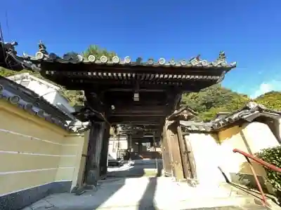 立興寺の山門