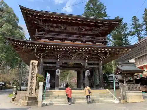 華厳寺の山門