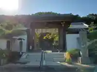 神谷山持明院の山門・神門