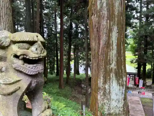 大宮温泉神社の狛犬