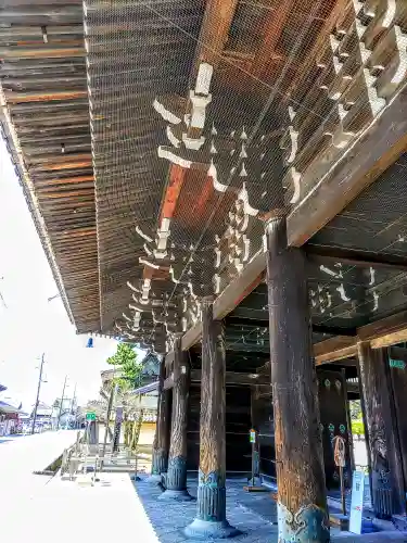 本山専修寺の山門・神門
