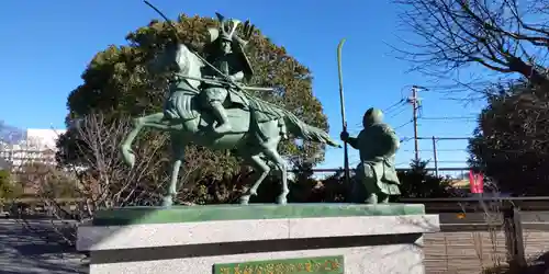 白旗神社の像