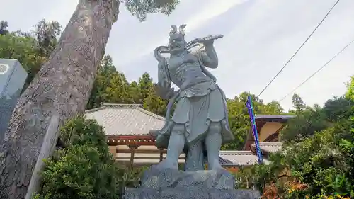 常泉寺の像