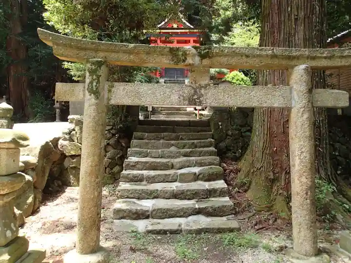 夜支布山口神社の鳥居