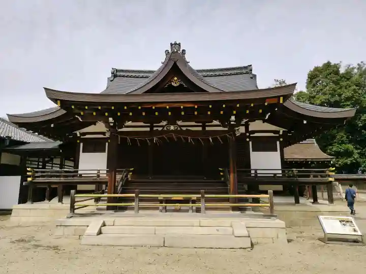 高良神社の{uncategorized: "未分類", other: "その他", undefined: "問題あり", building: "その他建物", grave: "お墓", sacred_gate: "鳥居", guardian: "狛犬", statue: "像", buddha: "仏像", history: "歴史", nature: "自然", garden: "庭園", animal: "動物", pagoda: "塔", temizu: "手水舎", mountain_gate: "山門・神門", sanctuary: "本殿・本堂", subordinate: "末社・摂社", art: "芸術", scenery: "景色", jizo: "地蔵", ema: "絵馬", goshuin: "御朱印", omikuji: "おみくじ", items: "授与品その他", amulet: "お守り", goshuincho: "御朱印帳", eats: "食事", festival: "お祭り", votive_dance: "神楽", shichigosan: "七五三参", wedding: "結婚式", experience: "体験その他", initially: "初詣", around: "周辺", anti_infection: "感染症対策"}
