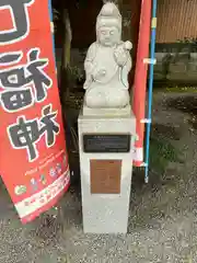 母智丘神社の像