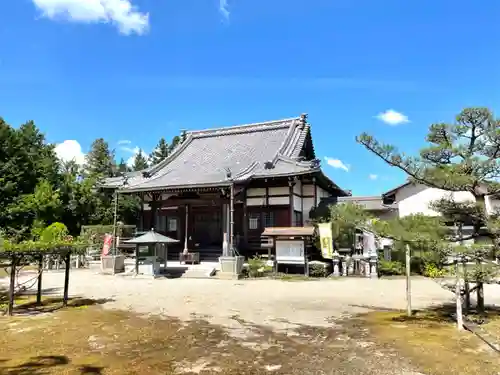 持佛寺の本殿・本堂