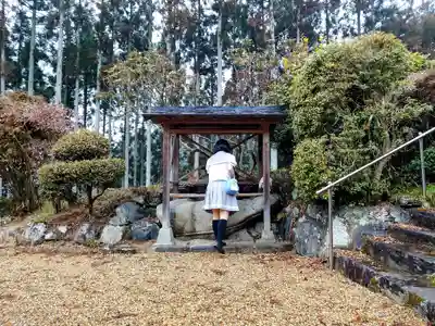 六柱神社(榛原石田)の手水舎