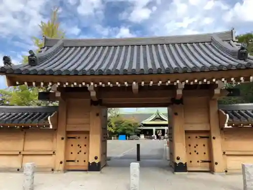 西新井大師総持寺の山門・神門