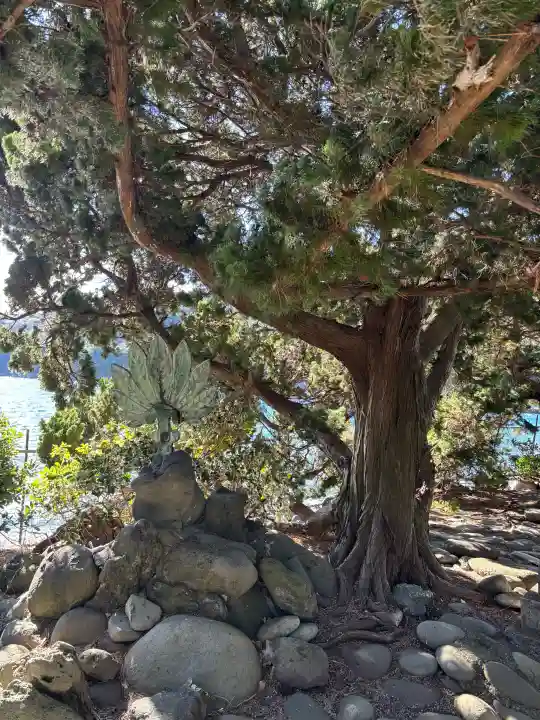 大瀬神社の{uncategorized: "未分類", other: "その他", undefined: "問題あり", building: "その他建物", grave: "お墓", sacred_gate: "鳥居", guardian: "狛犬", statue: "像", buddha: "仏像", history: "歴史", nature: "自然", garden: "庭園", animal: "動物", pagoda: "塔", temizu: "手水舎", mountain_gate: "山門・神門", sanctuary: "本殿・本堂", subordinate: "末社・摂社", art: "芸術", scenery: "景色", jizo: "地蔵", ema: "絵馬", goshuin: "御朱印", omikuji: "おみくじ", items: "授与品その他", amulet: "お守り", goshuincho: "御朱印帳", eats: "食事", festival: "お祭り", votive_dance: "神楽", shichigosan: "七五三参", wedding: "結婚式", experience: "体験その他", initially: "初詣", around: "周辺", anti_infection: "感染症対策"}