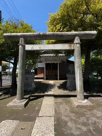 下長津田神社の{uncategorized: "未分類", other: "その他", undefined: "問題あり", building: "その他建物", grave: "お墓", sacred_gate: "鳥居", guardian: "狛犬", statue: "像", buddha: "仏像", history: "歴史", nature: "自然", garden: "庭園", animal: "動物", pagoda: "塔", temizu: "手水舎", mountain_gate: "山門・神門", sanctuary: "本殿・本堂", subordinate: "末社・摂社", art: "芸術", scenery: "景色", jizo: "地蔵", ema: "絵馬", goshuin: "御朱印", omikuji: "おみくじ", items: "授与品その他", amulet: "お守り", goshuincho: "御朱印帳", eats: "食事", festival: "お祭り", votive_dance: "神楽", shichigosan: "七五三参", wedding: "結婚式", experience: "体験その他", initially: "初詣", around: "周辺", anti_infection: "感染症対策"}