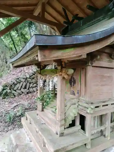 丹生神社の{uncategorized: "未分類", other: "その他", undefined: "問題あり", building: "その他建物", grave: "お墓", sacred_gate: "鳥居", guardian: "狛犬", statue: "像", buddha: "仏像", history: "歴史", nature: "自然", garden: "庭園", animal: "動物", pagoda: "塔", temizu: "手水舎", mountain_gate: "山門・神門", sanctuary: "本殿・本堂", subordinate: "末社・摂社", art: "芸術", scenery: "景色", jizo: "地蔵", ema: "絵馬", goshuin: "御朱印", omikuji: "おみくじ", items: "授与品その他", amulet: "お守り", goshuincho: "御朱印帳", eats: "食事", festival: "お祭り", votive_dance: "神楽", shichigosan: "七五三参", wedding: "結婚式", experience: "体験その他", initially: "初詣", around: "周辺", anti_infection: "感染症対策"}