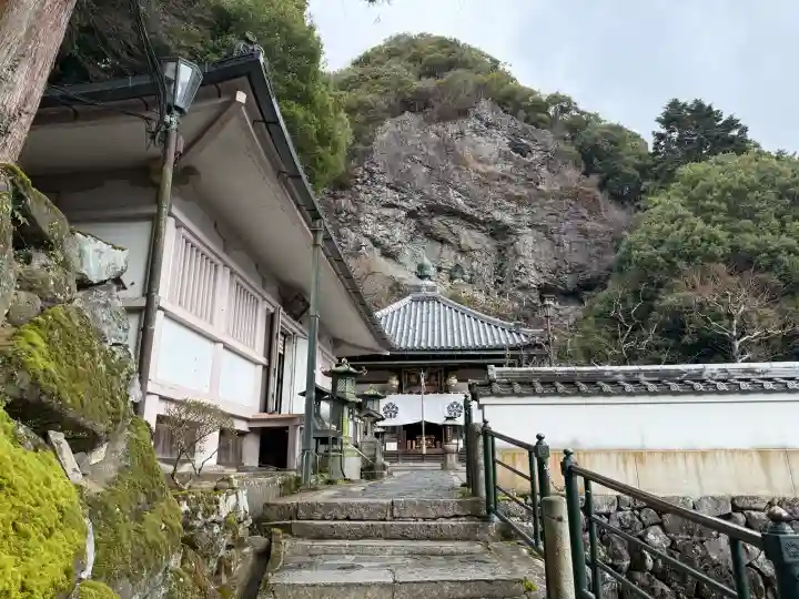 宝山寺の{uncategorized: "未分類", other: "その他", undefined: "問題あり", building: "その他建物", grave: "お墓", sacred_gate: "鳥居", guardian: "狛犬", statue: "像", buddha: "仏像", history: "歴史", nature: "自然", garden: "庭園", animal: "動物", pagoda: "塔", temizu: "手水舎", mountain_gate: "山門・神門", sanctuary: "本殿・本堂", subordinate: "末社・摂社", art: "芸術", scenery: "景色", jizo: "地蔵", ema: "絵馬", goshuin: "御朱印", omikuji: "おみくじ", items: "授与品その他", amulet: "お守り", goshuincho: "御朱印帳", eats: "食事", festival: "お祭り", votive_dance: "神楽", shichigosan: "七五三参", wedding: "結婚式", experience: "体験その他", initially: "初詣", around: "周辺", anti_infection: "感染症対策"}