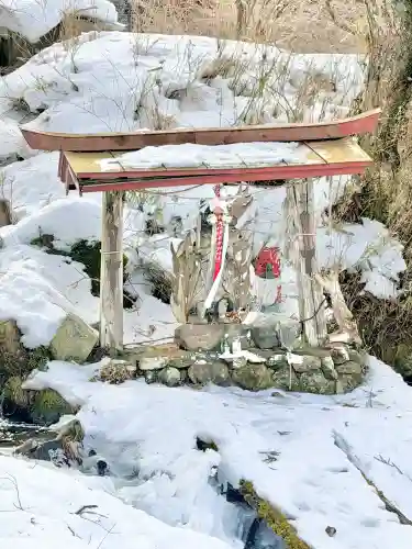 早池峯神社の{uncategorized: "未分類", other: "その他", undefined: "問題あり", building: "その他建物", grave: "お墓", sacred_gate: "鳥居", guardian: "狛犬", statue: "像", buddha: "仏像", history: "歴史", nature: "自然", garden: "庭園", animal: "動物", pagoda: "塔", temizu: "手水舎", mountain_gate: "山門・神門", sanctuary: "本殿・本堂", subordinate: "末社・摂社", art: "芸術", scenery: "景色", jizo: "地蔵", ema: "絵馬", goshuin: "御朱印", omikuji: "おみくじ", items: "授与品その他", amulet: "お守り", goshuincho: "御朱印帳", eats: "食事", festival: "お祭り", votive_dance: "神楽", shichigosan: "七五三参", wedding: "結婚式", experience: "体験その他", initially: "初詣", around: "周辺", anti_infection: "感染症対策"}