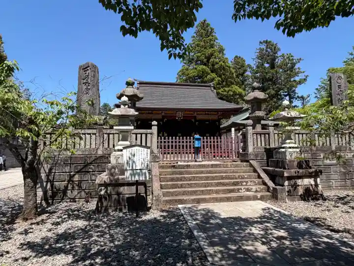 清瀧権現堂・地主妙見宮の{uncategorized: "未分類", other: "その他", undefined: "問題あり", building: "その他建物", grave: "お墓", sacred_gate: "鳥居", guardian: "狛犬", statue: "像", buddha: "仏像", history: "歴史", nature: "自然", garden: "庭園", animal: "動物", pagoda: "塔", temizu: "手水舎", mountain_gate: "山門・神門", sanctuary: "本殿・本堂", subordinate: "末社・摂社", art: "芸術", scenery: "景色", jizo: "地蔵", ema: "絵馬", goshuin: "御朱印", omikuji: "おみくじ", items: "授与品その他", amulet: "お守り", goshuincho: "御朱印帳", eats: "食事", festival: "お祭り", votive_dance: "神楽", shichigosan: "七五三参", wedding: "結婚式", experience: "体験その他", initially: "初詣", around: "周辺", anti_infection: "感染症対策"}
