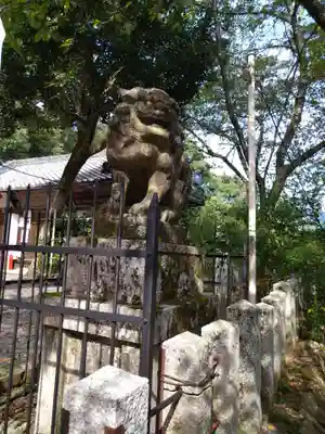 石座神社の狛犬
