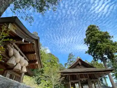 熊野大社の{uncategorized: "未分類", other: "その他", undefined: "問題あり", building: "その他建物", grave: "お墓", sacred_gate: "鳥居", guardian: "狛犬", statue: "像", buddha: "仏像", history: "歴史", nature: "自然", garden: "庭園", animal: "動物", pagoda: "塔", temizu: "手水舎", mountain_gate: "山門・神門", sanctuary: "本殿・本堂", subordinate: "末社・摂社", art: "芸術", scenery: "景色", jizo: "地蔵", ema: "絵馬", goshuin: "御朱印", omikuji: "おみくじ", items: "授与品その他", amulet: "お守り", goshuincho: "御朱印帳", eats: "食事", festival: "お祭り", votive_dance: "神楽", shichigosan: "七五三参", wedding: "結婚式", experience: "体験その他", initially: "初詣", around: "周辺", anti_infection: "感染症対策"}