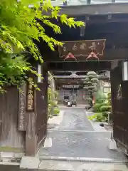 本蔵院の山門