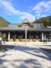 久遠寺の本殿