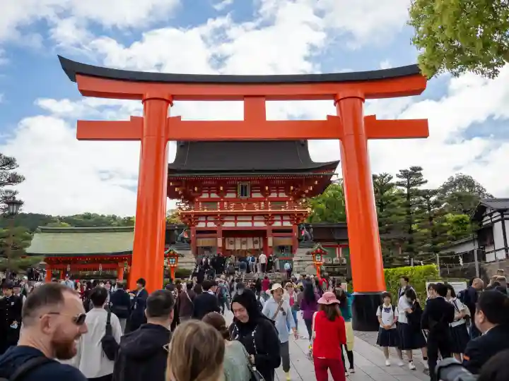 伏見稲荷大社の{uncategorized: "未分類", other: "その他", undefined: "問題あり", building: "その他建物", grave: "お墓", sacred_gate: "鳥居", guardian: "狛犬", statue: "像", buddha: "仏像", history: "歴史", nature: "自然", garden: "庭園", animal: "動物", pagoda: "塔", temizu: "手水舎", mountain_gate: "山門・神門", sanctuary: "本殿・本堂", subordinate: "末社・摂社", art: "芸術", scenery: "景色", jizo: "地蔵", ema: "絵馬", goshuin: "御朱印", omikuji: "おみくじ", items: "授与品その他", amulet: "お守り", goshuincho: "御朱印帳", eats: "食事", festival: "お祭り", votive_dance: "神楽", shichigosan: "七五三参", wedding: "結婚式", experience: "体験その他", initially: "初詣", around: "周辺", anti_infection: "感染症対策"}