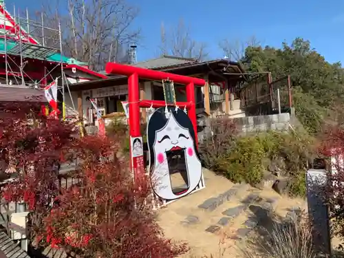 差出磯大嶽山神社 仕事と健康と厄よけの神さまの鳥居