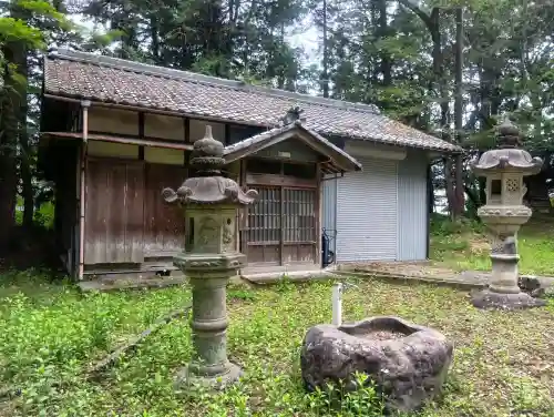 熊野神社の{uncategorized: "未分類", other: "その他", undefined: "問題あり", building: "その他建物", grave: "お墓", sacred_gate: "鳥居", guardian: "狛犬", statue: "像", buddha: "仏像", history: "歴史", nature: "自然", garden: "庭園", animal: "動物", pagoda: "塔", temizu: "手水舎", mountain_gate: "山門・神門", sanctuary: "本殿・本堂", subordinate: "末社・摂社", art: "芸術", scenery: "景色", jizo: "地蔵", ema: "絵馬", goshuin: "御朱印", omikuji: "おみくじ", items: "授与品その他", amulet: "お守り", goshuincho: "御朱印帳", eats: "食事", festival: "お祭り", votive_dance: "神楽", shichigosan: "七五三参", wedding: "結婚式", experience: "体験その他", initially: "初詣", around: "周辺", anti_infection: "感染症対策"}