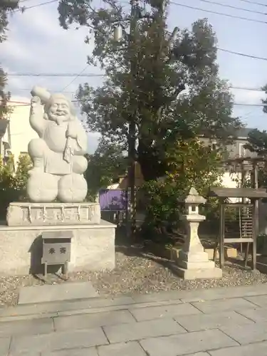 小津神社の像