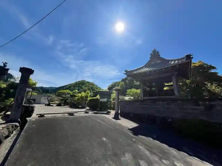聖光寺の{uncategorized: "未分類", other: "その他", undefined: "問題あり", building: "その他建物", grave: "お墓", sacred_gate: "鳥居", guardian: "狛犬", statue: "像", buddha: "仏像", history: "歴史", nature: "自然", garden: "庭園", animal: "動物", pagoda: "塔", temizu: "手水舎", mountain_gate: "山門・神門", sanctuary: "本殿・本堂", subordinate: "末社・摂社", art: "芸術", scenery: "景色", jizo: "地蔵", ema: "絵馬", goshuin: "御朱印", omikuji: "おみくじ", items: "授与品その他", amulet: "お守り", goshuincho: "御朱印帳", eats: "食事", festival: "お祭り", votive_dance: "神楽", shichigosan: "七五三参", wedding: "結婚式", experience: "体験その他", initially: "初詣", around: "周辺", anti_infection: "感染症対策"}