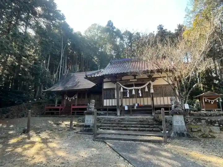 鳴石山神社の{uncategorized: "未分類", other: "その他", undefined: "問題あり", building: "その他建物", grave: "お墓", sacred_gate: "鳥居", guardian: "狛犬", statue: "像", buddha: "仏像", history: "歴史", nature: "自然", garden: "庭園", animal: "動物", pagoda: "塔", temizu: "手水舎", mountain_gate: "山門・神門", sanctuary: "本殿・本堂", subordinate: "末社・摂社", art: "芸術", scenery: "景色", jizo: "地蔵", ema: "絵馬", goshuin: "御朱印", omikuji: "おみくじ", items: "授与品その他", amulet: "お守り", goshuincho: "御朱印帳", eats: "食事", festival: "お祭り", votive_dance: "神楽", shichigosan: "七五三参", wedding: "結婚式", experience: "体験その他", initially: "初詣", around: "周辺", anti_infection: "感染症対策"}