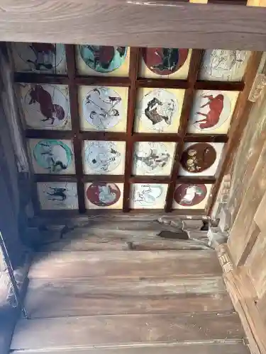 埼玉厄除け開運大師・龍泉寺（切り絵御朱印発祥の寺）の{uncategorized: "未分類", other: "その他", undefined: "問題あり", building: "その他建物", grave: "お墓", sacred_gate: "鳥居", guardian: "狛犬", statue: "像", buddha: "仏像", history: "歴史", nature: "自然", garden: "庭園", animal: "動物", pagoda: "塔", temizu: "手水舎", mountain_gate: "山門・神門", sanctuary: "本殿・本堂", subordinate: "末社・摂社", art: "芸術", scenery: "景色", jizo: "地蔵", ema: "絵馬", goshuin: "御朱印", omikuji: "おみくじ", items: "授与品その他", amulet: "お守り", goshuincho: "御朱印帳", eats: "食事", festival: "お祭り", votive_dance: "神楽", shichigosan: "七五三参", wedding: "結婚式", experience: "体験その他", initially: "初詣", around: "周辺", anti_infection: "感染症対策"}