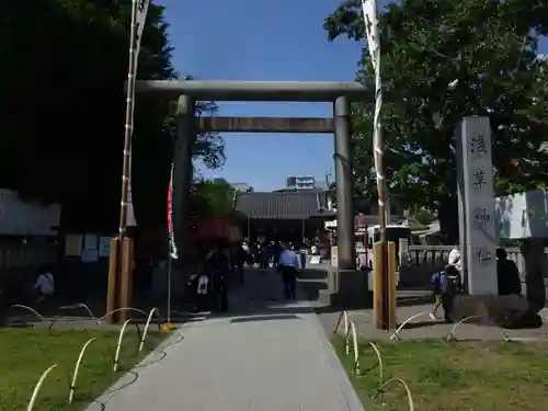 浅草神社の鳥居