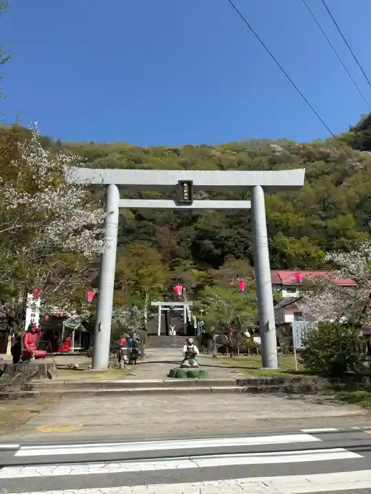 桃太郎神社(栗栖)の{uncategorized: "未分類", other: "その他", undefined: "問題あり", building: "その他建物", grave: "お墓", sacred_gate: "鳥居", guardian: "狛犬", statue: "像", buddha: "仏像", history: "歴史", nature: "自然", garden: "庭園", animal: "動物", pagoda: "塔", temizu: "手水舎", mountain_gate: "山門・神門", sanctuary: "本殿・本堂", subordinate: "末社・摂社", art: "芸術", scenery: "景色", jizo: "地蔵", ema: "絵馬", goshuin: "御朱印", omikuji: "おみくじ", items: "授与品その他", amulet: "お守り", goshuincho: "御朱印帳", eats: "食事", festival: "お祭り", votive_dance: "神楽", shichigosan: "七五三参", wedding: "結婚式", experience: "体験その他", initially: "初詣", around: "周辺", anti_infection: "感染症対策"}