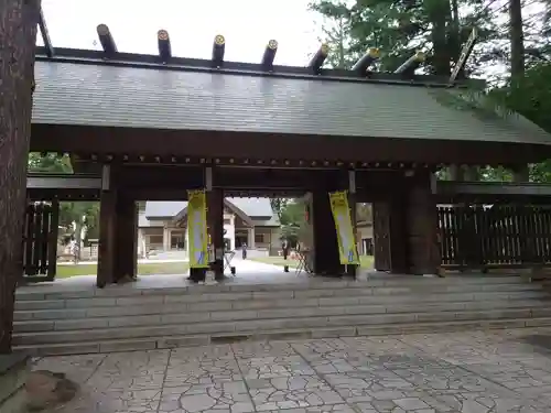 帯廣神社の山門・神門