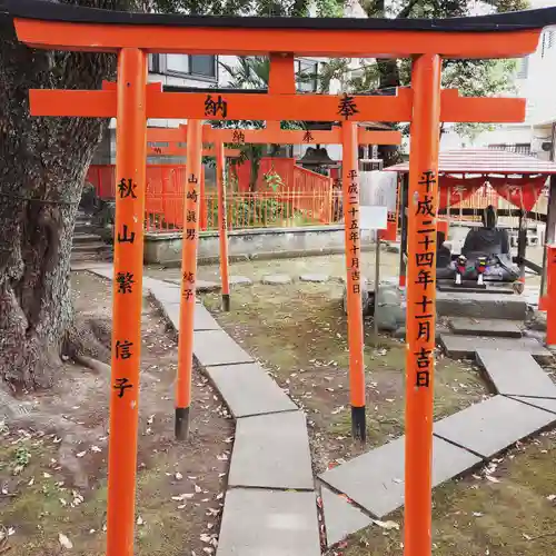 三囲神社の鳥居