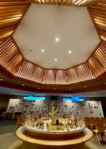 北海道神宮の{uncategorized: "未分類", other: "その他", undefined: "問題あり", building: "その他建物", grave: "お墓", sacred_gate: "鳥居", guardian: "狛犬", statue: "像", buddha: "仏像", history: "歴史", nature: "自然", garden: "庭園", animal: "動物", pagoda: "塔", temizu: "手水舎", mountain_gate: "山門・神門", sanctuary: "本殿・本堂", subordinate: "末社・摂社", art: "芸術", scenery: "景色", jizo: "地蔵", ema: "絵馬", goshuin: "御朱印", omikuji: "おみくじ", items: "授与品その他", amulet: "お守り", goshuincho: "御朱印帳", eats: "食事", festival: "お祭り", votive_dance: "神楽", shichigosan: "七五三参", wedding: "結婚式", experience: "体験その他", initially: "初詣", around: "周辺", anti_infection: "感染症対策"}