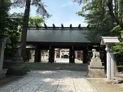 帯廣神社の山門・神門