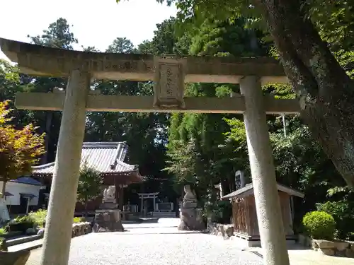 立志神社の鳥居