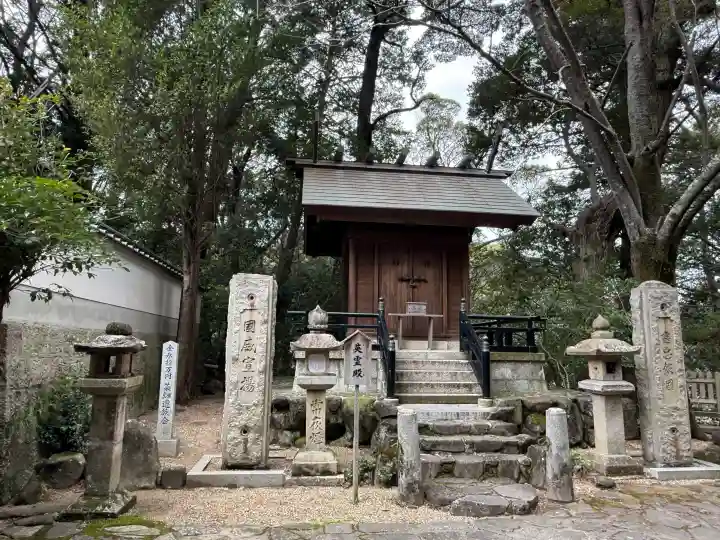 往馬坐伊古麻都比古神社の{uncategorized: "未分類", other: "その他", undefined: "問題あり", building: "その他建物", grave: "お墓", sacred_gate: "鳥居", guardian: "狛犬", statue: "像", buddha: "仏像", history: "歴史", nature: "自然", garden: "庭園", animal: "動物", pagoda: "塔", temizu: "手水舎", mountain_gate: "山門・神門", sanctuary: "本殿・本堂", subordinate: "末社・摂社", art: "芸術", scenery: "景色", jizo: "地蔵", ema: "絵馬", goshuin: "御朱印", omikuji: "おみくじ", items: "授与品その他", amulet: "お守り", goshuincho: "御朱印帳", eats: "食事", festival: "お祭り", votive_dance: "神楽", shichigosan: "七五三参", wedding: "結婚式", experience: "体験その他", initially: "初詣", around: "周辺", anti_infection: "感染症対策"}