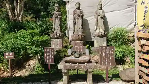 宝林寺の像