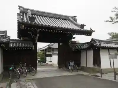 光照院門跡の山門・神門