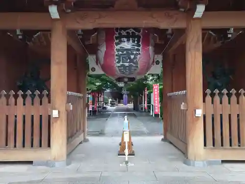 日限地蔵尊 観音院の山門