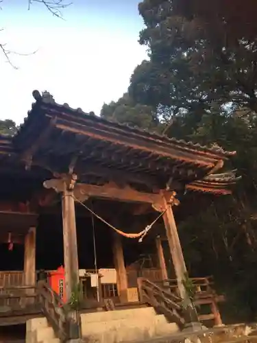 精矛神社の本殿